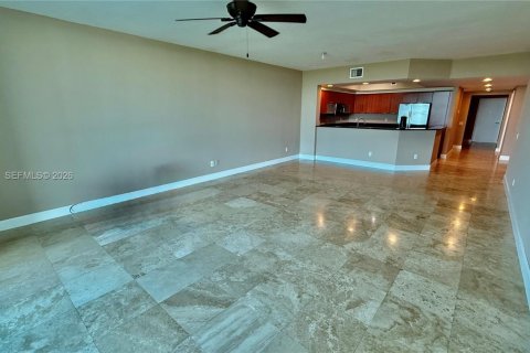 Appartement à louer à North Miami, Floride: 2 chambres, 170.38 m2 № 2384997 - photo 10