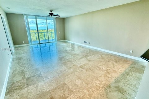 Appartement à louer à North Miami, Floride: 2 chambres, 170.38 m2 № 2384997 - photo 9