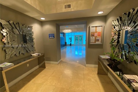 Appartement à louer à North Miami, Floride: 2 chambres, 170.38 m2 № 2384997 - photo 29