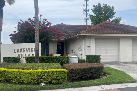 House in Tampa, Florida 2 bedrooms, 108.32 sq.m. № 1816701 - photo 1