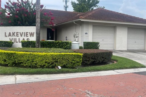House in Tampa, Florida 2 bedrooms, 108.32 sq.m. № 1816701 - photo 2