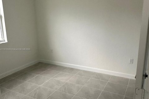 Снять в аренду квартиру в Хомстед, Флорида 1 спальня, № 1971933 - фото 3