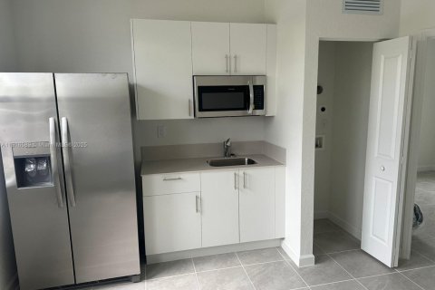 Снять в аренду квартиру в Хомстед, Флорида 1 спальня, № 1971933 - фото 2