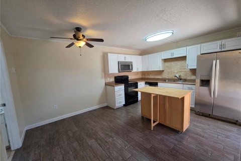Adosado en alquiler en New Smyrna Beach, Florida, 2 dormitorios, 123.37 m2 № 2095958 - foto 7