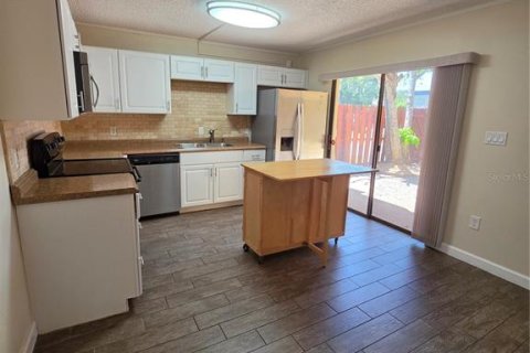 Adosado en alquiler en New Smyrna Beach, Florida, 2 dormitorios, 123.37 m2 № 2095958 - foto 8