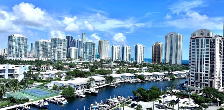 Condo à Sunny Isles Beach, Floride, 2 chambres № 2079931