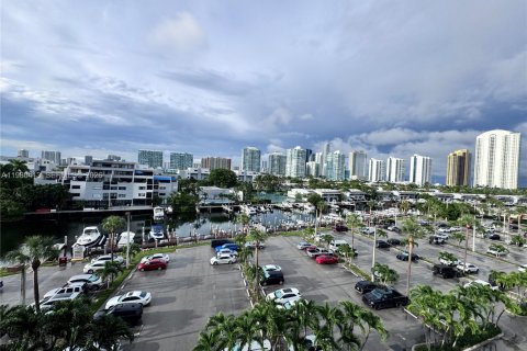 Copropriété à louer à Sunny Isles Beach, Floride: 2 chambres, 101.64 m2 № 2079931 - photo 11
