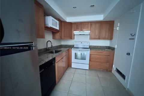 Copropriété à louer à Sunny Isles Beach, Floride: 2 chambres, 101.64 m2 № 2079931 - photo 6