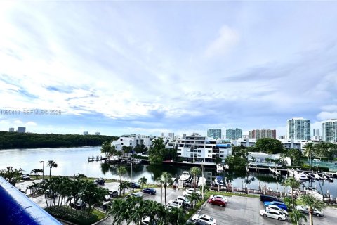Copropriété à louer à Sunny Isles Beach, Floride: 2 chambres, 101.64 m2 № 2079931 - photo 16