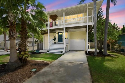 Casa en Palm Harbor, Florida 3 dormitorios, 149.57 m2 № 2355766