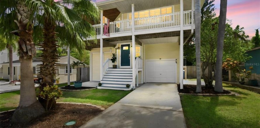 House in Palm Harbor, Florida 3 bedrooms, 149.57 sq.m. № 2355766