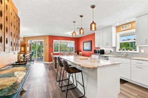 House in Palm Harbor, Florida 3 bedrooms, 149.57 sq.m. № 2355766 - photo 14