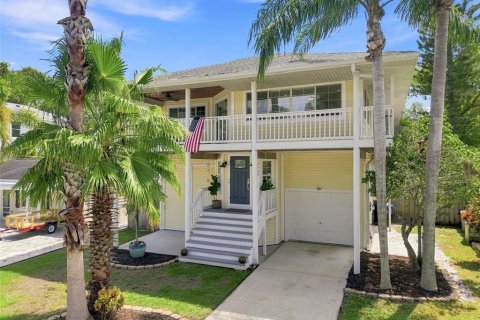 House in Palm Harbor, Florida 3 bedrooms, 149.57 sq.m. № 2355766 - photo 2