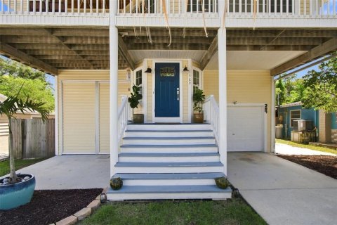 House in Palm Harbor, Florida 3 bedrooms, 149.57 sq.m. № 2355766 - photo 3