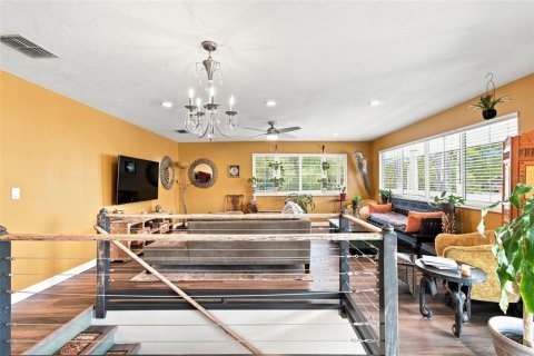 House in Palm Harbor, Florida 3 bedrooms, 149.57 sq.m. № 2355766 - photo 19