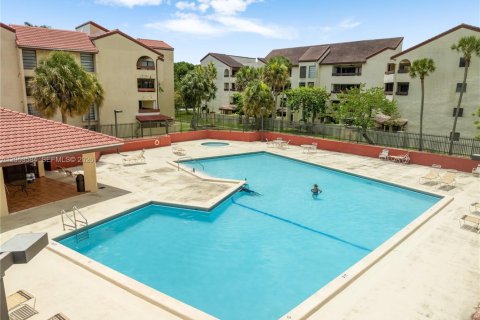 Copropriété à vendre à Miami, Floride: 2 chambres, 124.49 m2 № 2269315 - photo 28