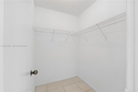 Copropriété à vendre à Miami, Floride: 2 chambres, 124.49 m2 № 2269315 - photo 17