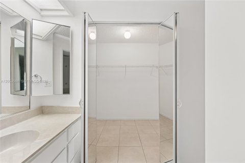 Copropriété à vendre à Miami, Floride: 2 chambres, 124.49 m2 № 2269315 - photo 26