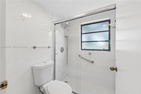 Copropriété à vendre à Miami, Floride: 2 chambres, 124.49 m2 № 2269315 - photo 18