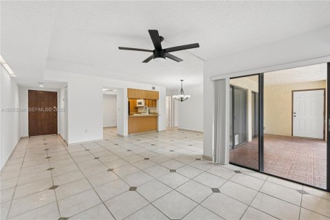 Copropriété à vendre à Miami, Floride: 2 chambres, 124.49 m2 № 2269315 - photo 3