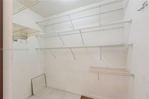 Copropriété à vendre à Miami, Floride: 2 chambres, 124.49 m2 № 2269315 - photo 12