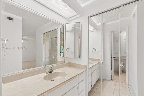 Copropriété à vendre à Miami, Floride: 2 chambres, 124.49 m2 № 2269315 - photo 22