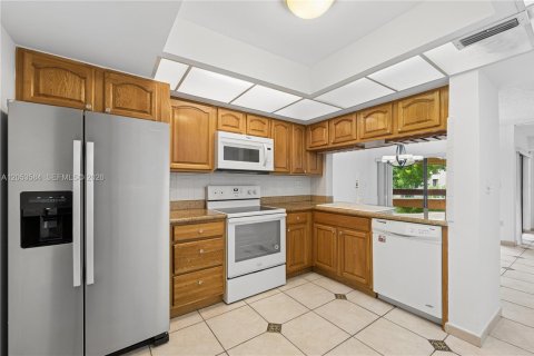 Copropriété à vendre à Miami, Floride: 2 chambres, 124.49 m2 № 2269315 - photo 5