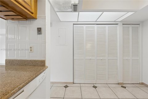 Copropriété à vendre à Miami, Floride: 2 chambres, 124.49 m2 № 2269315 - photo 8