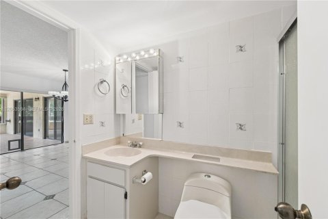 Copropriété à vendre à Miami, Floride: 2 chambres, 124.49 m2 № 2269315 - photo 23