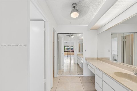 Copropriété à vendre à Miami, Floride: 2 chambres, 124.49 m2 № 2269315 - photo 15