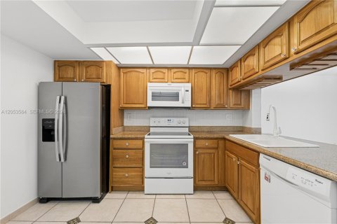 Copropriété à vendre à Miami, Floride: 2 chambres, 124.49 m2 № 2269315 - photo 6