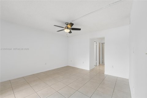 Copropriété à vendre à Miami, Floride: 2 chambres, 124.49 m2 № 2269315 - photo 13