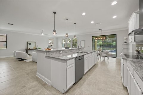 House in Orlando, Florida 5 bedrooms, 459.59 sq.m. № 2236866 - photo 11
