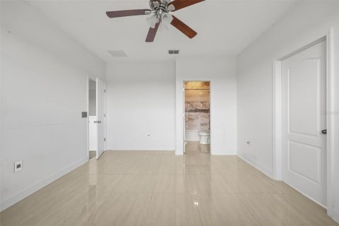 House in Orlando, Florida 5 bedrooms, 459.59 sq.m. № 2236866 - photo 16