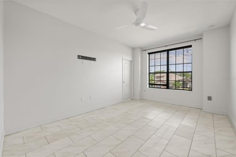 House in Orlando, Florida 5 bedrooms, 459.59 sq.m. № 2236866 - photo 13