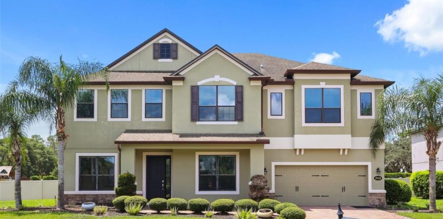 House in Orlando, Florida 5 bedrooms, 459.59 sq.m. № 2236866