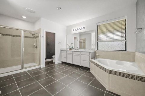 House in Orlando, Florida 5 bedrooms, 459.59 sq.m. № 2236866 - photo 21