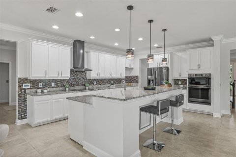 House in Orlando, Florida 5 bedrooms, 459.59 sq.m. № 2236866 - photo 4