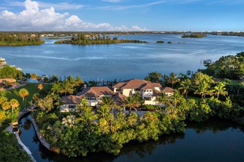 House in Sarasota, Florida 4 bedrooms, 756.04 sq.m. № 2266582 - photo 2