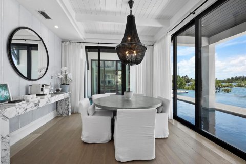 House in Sarasota, Florida 4 bedrooms, 756.04 sq.m. № 2266582 - photo 23