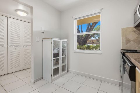 Купить кондоминиум в Маргит, Флорида 2 спальни, 91.97м2, № 2085434 - фото 5
