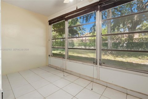 Купить кондоминиум в Маргит, Флорида 2 спальни, 91.97м2, № 2085434 - фото 15
