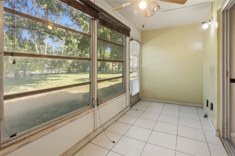 Купить кондоминиум в Маргит, Флорида 2 спальни, 91.97м2, № 2085434 - фото 16