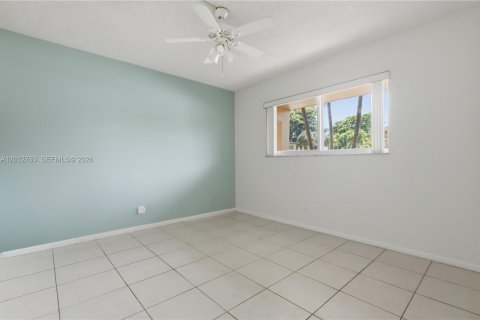 Купить кондоминиум в Маргит, Флорида 2 спальни, 91.97м2, № 2085434 - фото 13