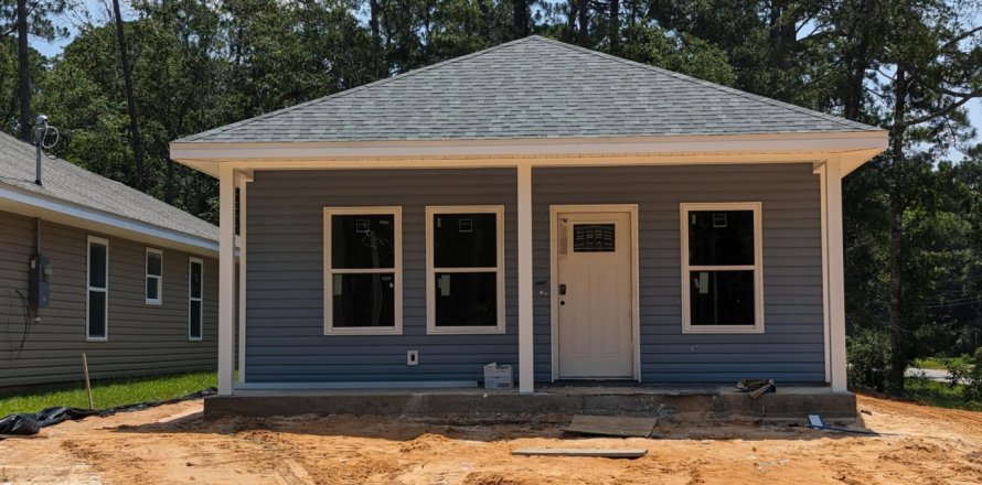 House in Milton, Florida 3 bedrooms, 138.15 sq.m. № 590161