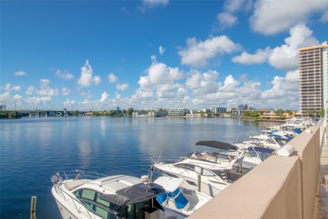 Copropriété à louer à Sunny Isles Beach, Floride: 2 chambres, 118.45 m2 № 1997003 - photo 17