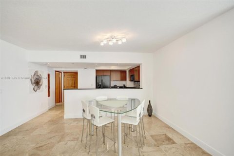 Copropriété à louer à Sunny Isles Beach, Floride: 1 chambre, 92.9 m2 № 1942899 - photo 18