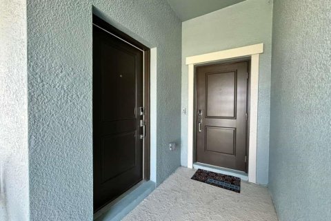 House in Clermont, Florida 1 bedroom, 195.93 sq.m. № 1912036 - photo 2