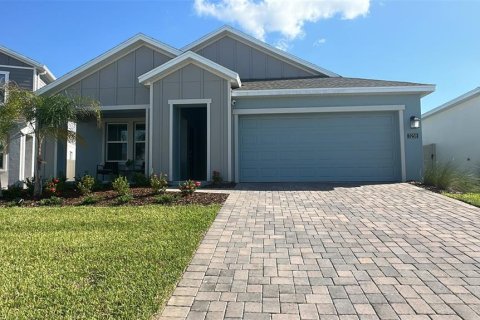 House in Clermont, Florida 1 bedroom, 195.93 sq.m. № 1912036 - photo 1