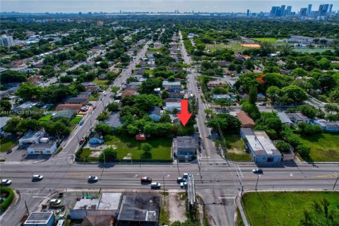 Commercial property in Miami, Florida № 1758963 - photo 13